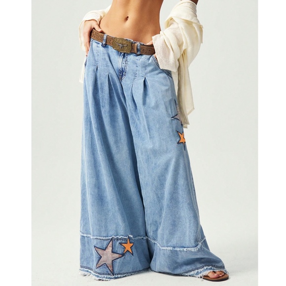 Light Wash Star Patch Wide leg Frayed Detail Denim Jean pants - Picture 3 of 7